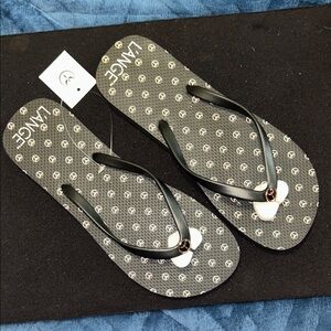 L’ANGE Patterned Black and White Flip Flops